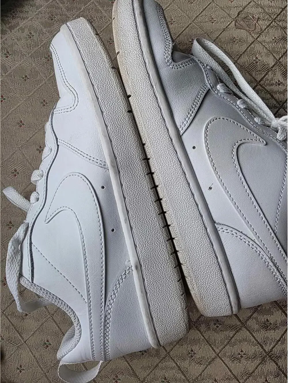 Youth Nike court borough white sneaker